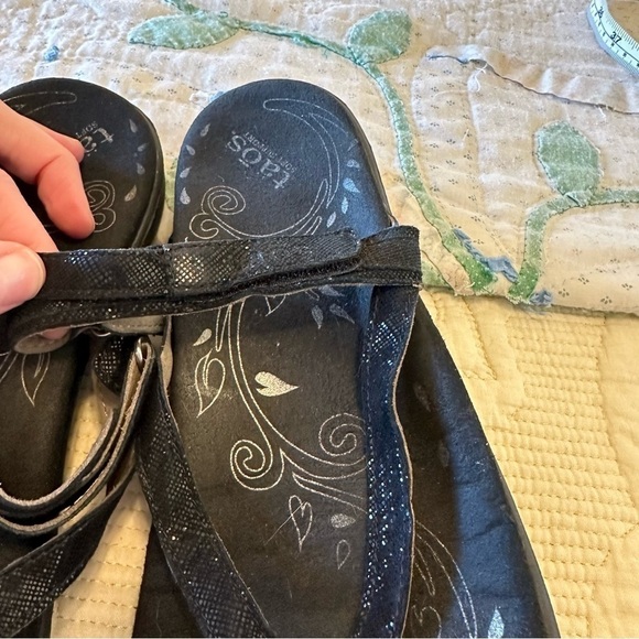 Taos Footwear walking sandals black sparkly details, adjustable straps size 9 - Picture 3 of 5